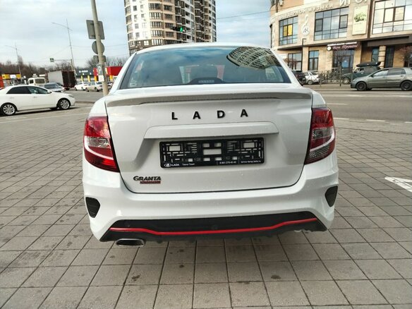 2026 Lada (ВАЗ) Granta Sport I Рестайлинг, белый, 1521000 рублей - вид 5