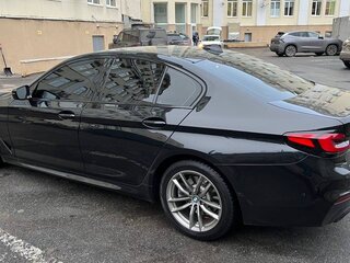2019 BMW 5 серии 520d xDrive VII (G30/G31/G38), чёрный, 3400000 рублей, вид 3
