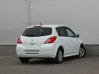 2011 Nissan Tiida I Рестайлинг, белый, 565000 рублей, вид 2
