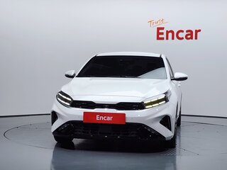 2022 Kia K3 II Рестайлинг, белый, 1500000 рублей, вид 2