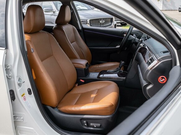 2016 Toyota Camry VII (XV50) Рестайлинг, белый, 2639000 рублей - вид 8