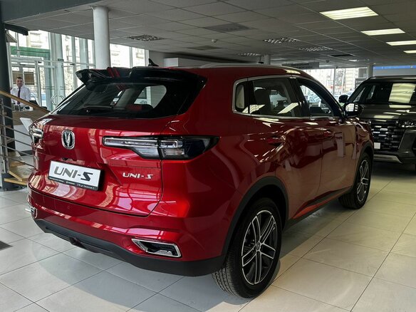 2024 Changan UNI-S I, красный, 3059900 рублей - вид 3