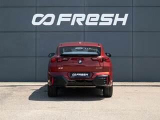 2024 BMW X2 xDrive25i II (U10), красный, 5565000 рублей, вид 4