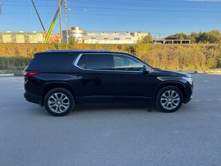 2020 Chevrolet Traverse II, чёрный, 2600000 рублей, вид 3