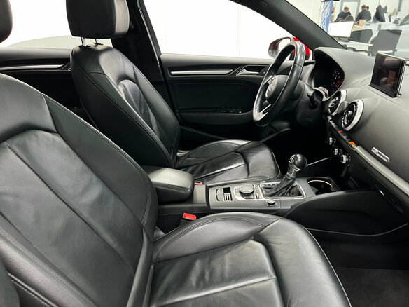 2018 Audi A3 III (8V) Рестайлинг, красный, 1750000 рублей - вид 11
