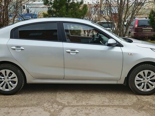 2019 Kia Rio IV, серебристый, 1300000 рублей, вид 5