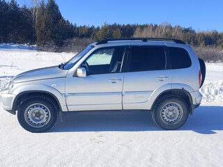 2011 Chevrolet Niva I Рестайлинг, серебристый, 430000 рублей, вид 5