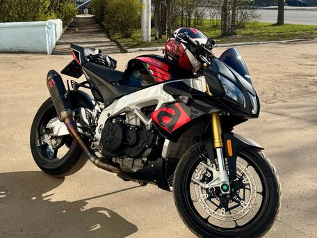 2018 Aprilia Tuono V4, чёрный, 990000 рублей, вид 2