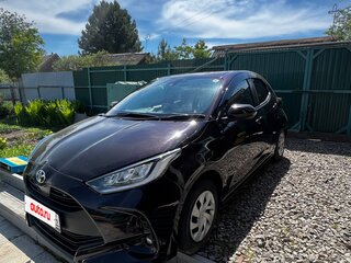 2020 Toyota Yaris IV, фиолетовый, 1350000 рублей, вид 1