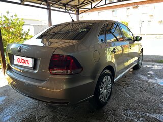 2016 Volkswagen Polo V Рестайлинг, бежевый, 1010000 рублей, вид 4