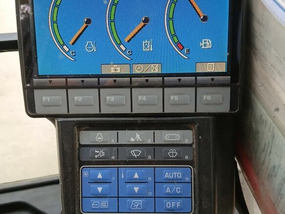 2009 Komatsu PC200-8, жёлтый, 3200000 рублей - вид 6