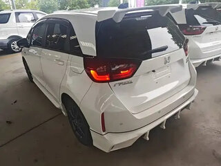 2023 Honda Fit IV Рестайлинг, белый, 1230000 рублей, вид 1