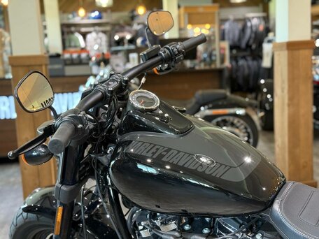 2021 Harley-Davidson Fat Bob, чёрный, 2150000 рублей, вид 4