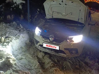 2018 Renault Logan II Рестайлинг, белый, 500000 рублей, вид 2