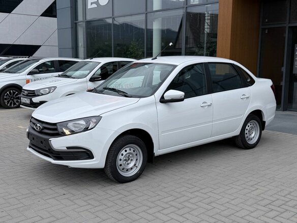 2026 Lada (ВАЗ) Granta I Рестайлинг, белый - вид 2