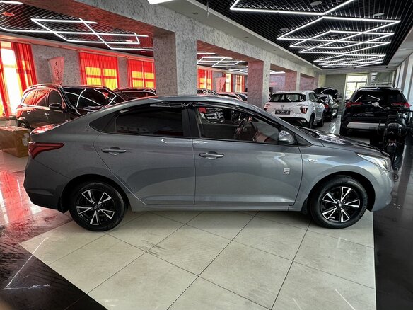 2018 Hyundai Solaris II, серый, 1265000 рублей - вид 5