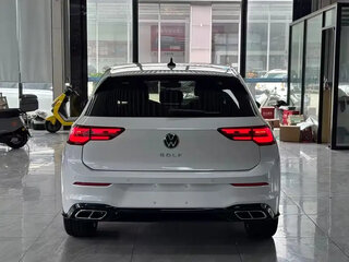 2023 Volkswagen Golf VIII, белый, 1875600 рублей, вид 5