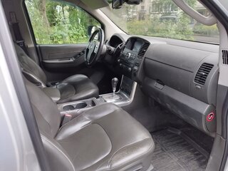 2010 Nissan Navara (Frontier) III (D40) Рестайлинг, серебристый, 1230000 рублей, вид 4
