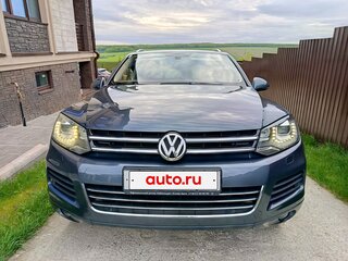 2011 Volkswagen Touareg II, серый, 1570000 рублей, вид 3