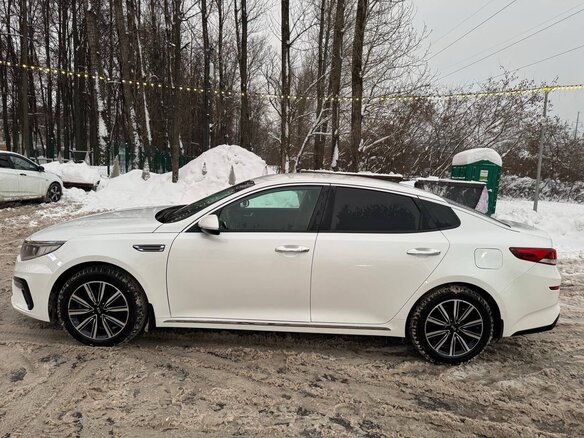 2019 Kia Optima IV Рестайлинг, белый, 2450000 рублей - вид 6