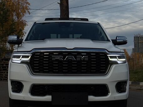 2025 Ram 1500 Crew Cab V Рестайлинг, белый, 9800000 рублей, вид 2