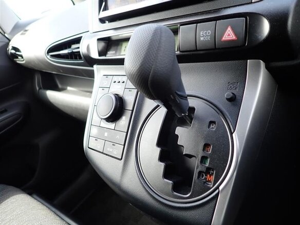 2011 Toyota Wish II, серебристый - вид 28