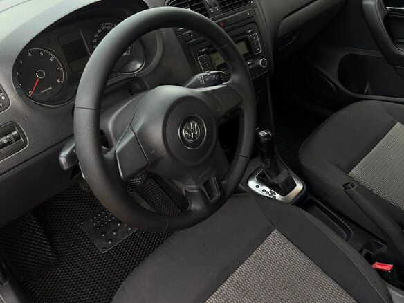 2011 Volkswagen Polo V, красный - вид 9