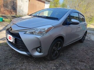 2017 Toyota Vitz III (XP130) Рестайлинг 2, серый, 880000 рублей, вид 2