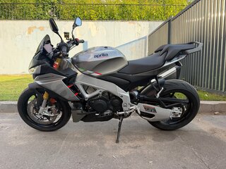 2022 Aprilia Tuono V4, серый, 1299000 рублей, вид 4