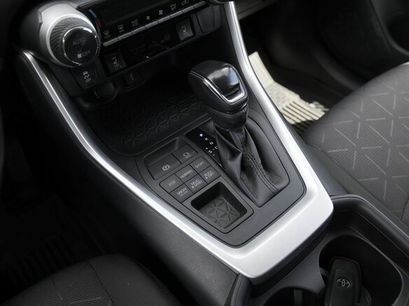 2021 Toyota RAV4 V (XA50), белый, 3447000 рублей - вид 10