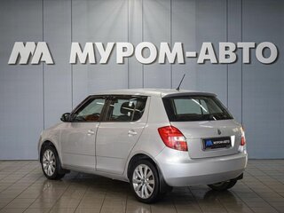 2012 Skoda Fabia II Рестайлинг, серебристый, 590000 рублей, вид 2