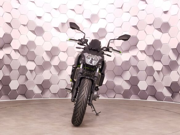 2019 Kawasaki Z 650, чёрный - вид 4
