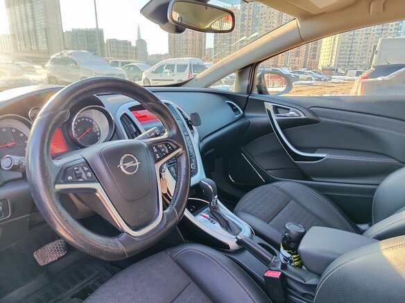 2013 Opel Astra GTC J Рестайлинг, серый, 750000 рублей - вид 5