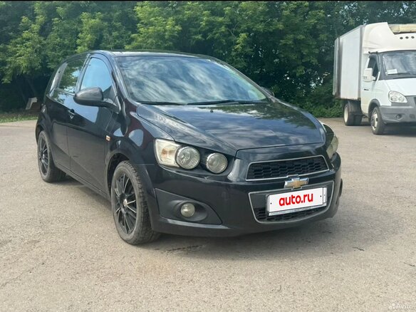 2015 Chevrolet Aveo II, чёрный, 660000 рублей - вид 2