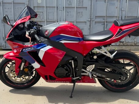 2020 Honda CBR 600RR, красный, 999000 рублей, вид 2