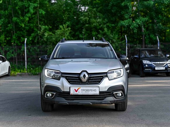 2020 Renault Sandero Stepway II Рестайлинг, серый - вид 2