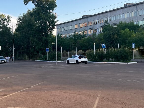 2021 Toyota Yaris IV, белый, 3200000 рублей - вид 1