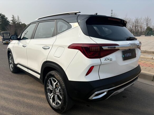 2021 Kia KX3, белый, 1510000 рублей - вид 5