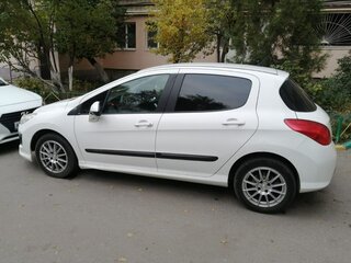 2011 Peugeot 308 I Рестайлинг, белый, 650000 рублей, вид 4