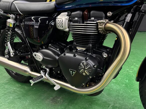 2023 Triumph Bonneville T100, синий, 1075000 рублей - вид 22