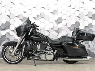 2017 Harley-Davidson Street Glide, чёрный, 1669000 рублей, вид 4