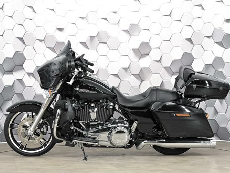 2017 Harley-Davidson Street Glide, чёрный, 1669000 рублей, вид 4