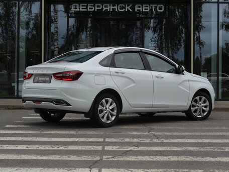 2024 Lada (ВАЗ) Vesta I Рестайлинг (NG), белый, 1430000 рублей, вид 3