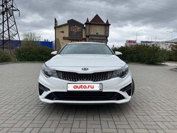2019 Kia Optima IV Рестайлинг, белый, 2300000 рублей - вид 2