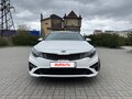 2019 Kia Optima IV Рестайлинг, белый, 2300000 рублей - вид 2
