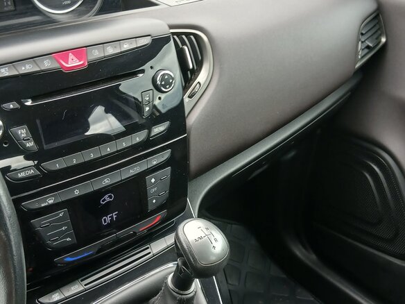 2012 Lancia Ypsilon III (Type 846), бежевый, 900000 рублей - вид 10
