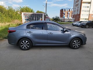 2017 Kia Rio IV, серый, 1350000 рублей, вид 2