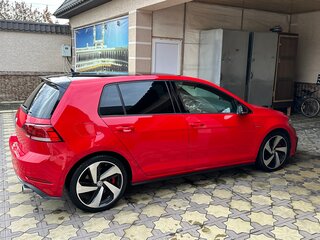 2018 Volkswagen Golf GTI VII Рестайлинг, красный, 2300000 рублей, вид 5