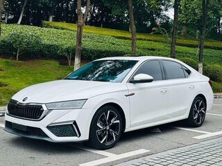2023 Skoda Octavia IV (A8), белый, 1890000 рублей, вид 2