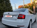 2017 Skoda Octavia III (A7) Рестайлинг, белый, 2600000 рублей - вид 2